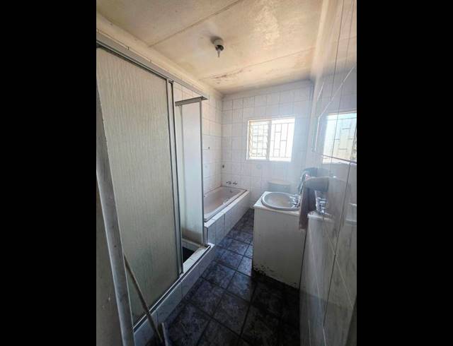 5 BEDROOM HOUSE FOR SALE IN KLOPPERPARK